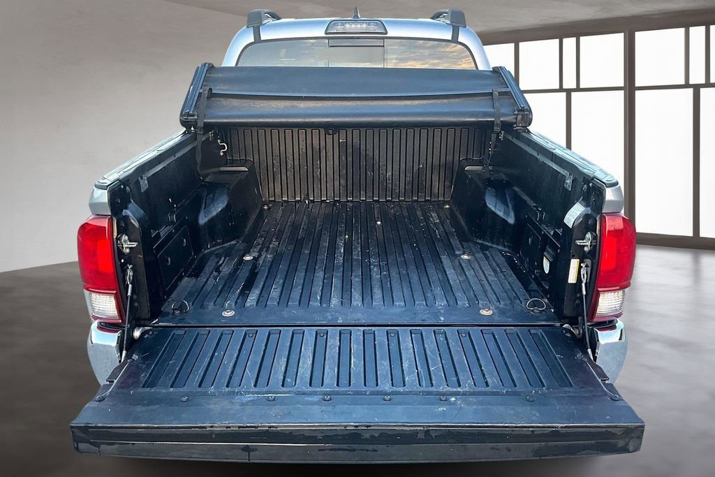 Used 2017 Toyota Tacoma TRD Off-Road w/ Tow Package (A/T) image 7