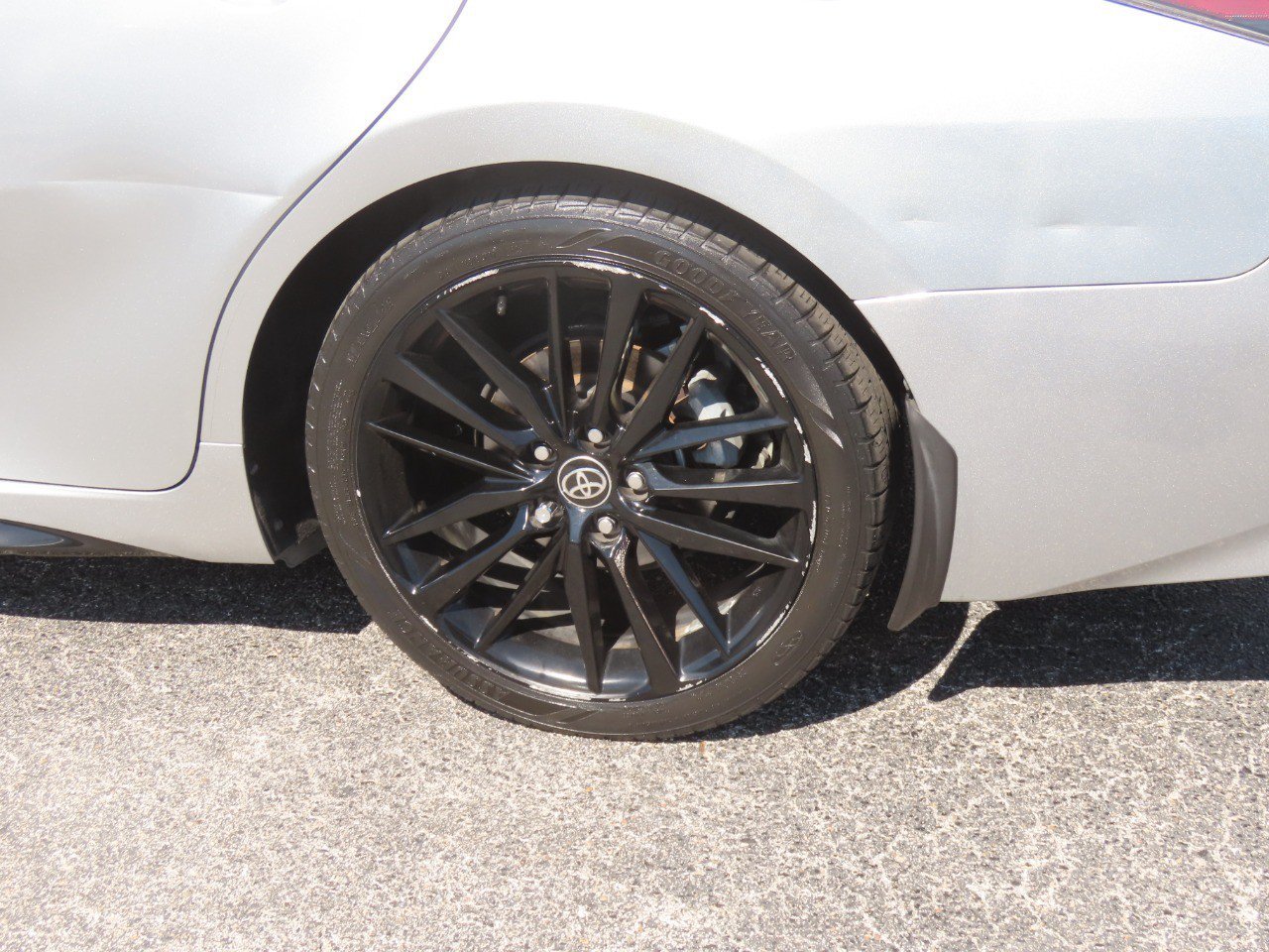 Used 2021 Toyota Camry XSE FWD image 16