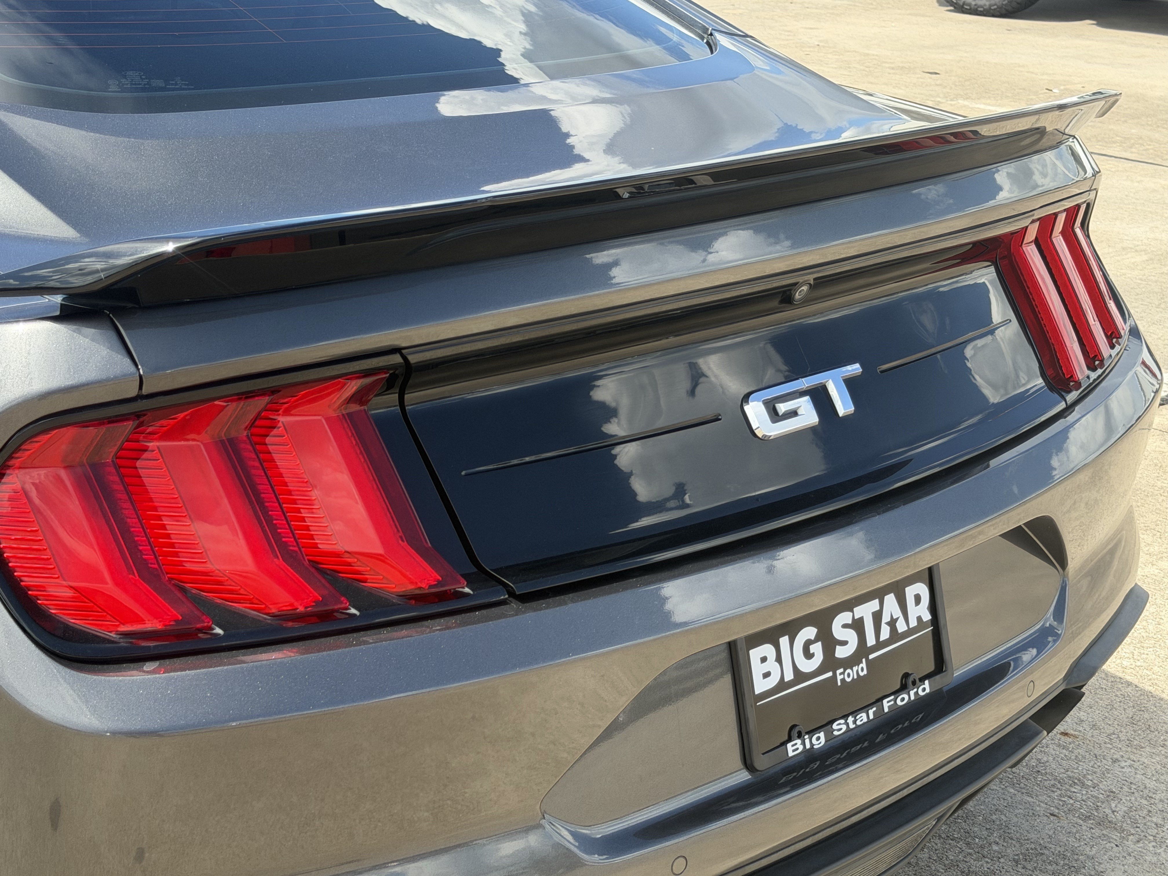 Used 2018 Ford Mustang GT Premium w/ Equipment Group 401A RWD image 8