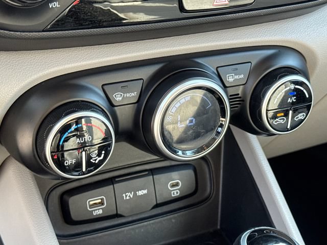 Used 2024 Hyundai Venue SEL FWD image 20