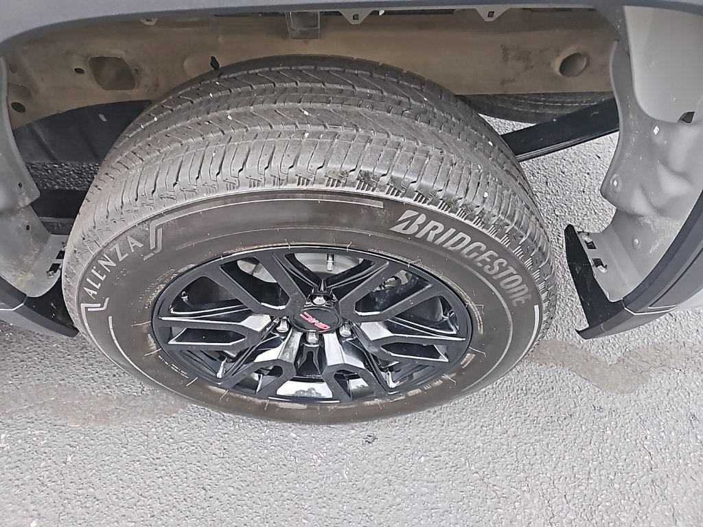 Used 2024 GMC Sierra 1500 Elevation image 12