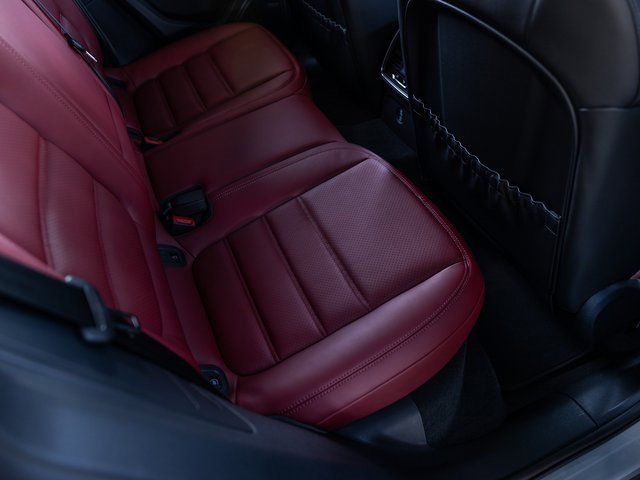 New 2026 Porsche Macan image 39