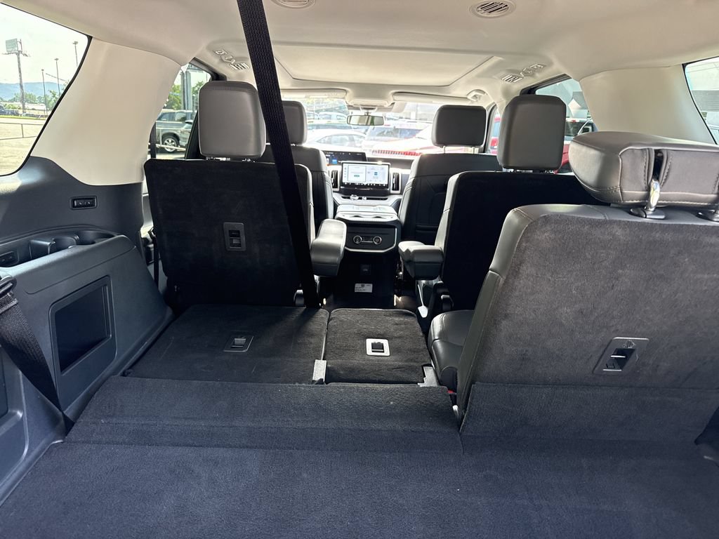 Used 2025 Ford Expedition Active AWD/4WD image 18