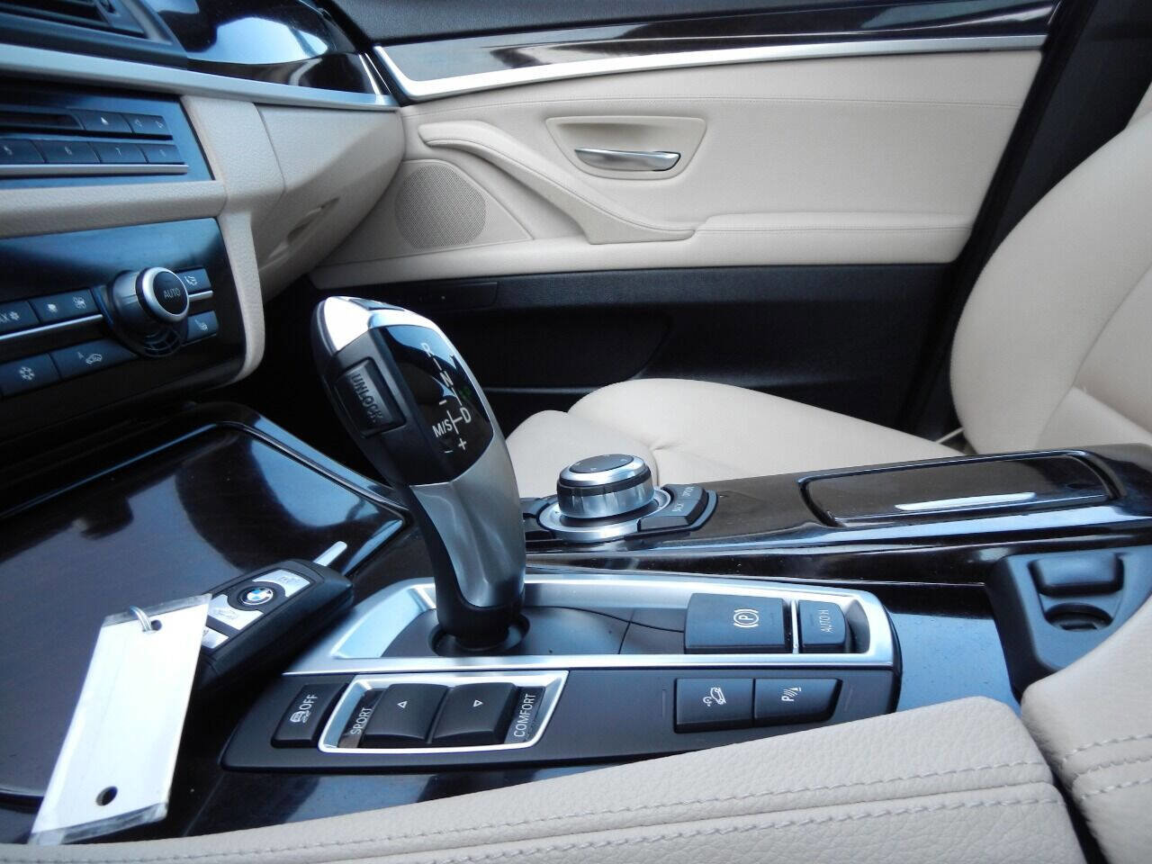 Used 2012 BMW 550i xDrive Sedan image 41