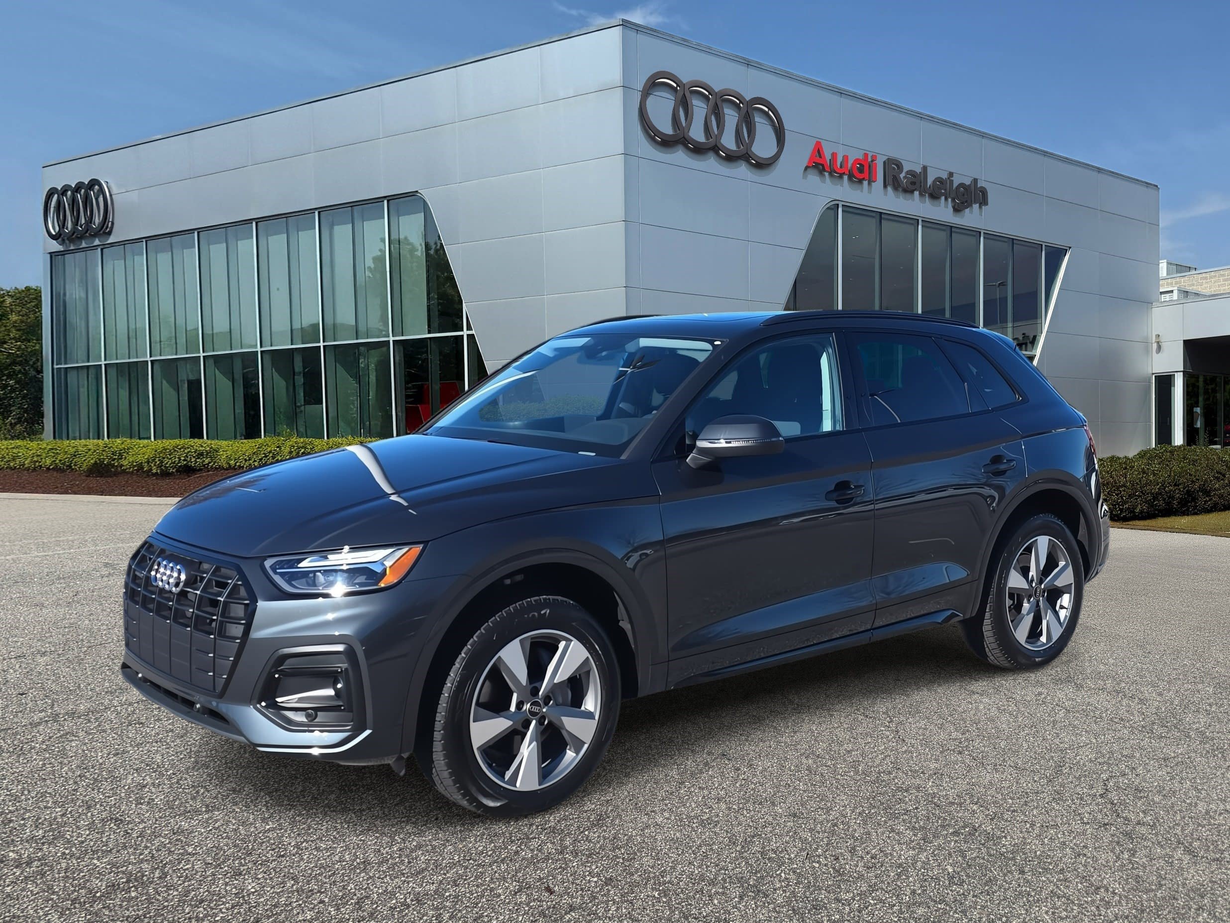 Certified 2025 Audi Q5 2.0T Premium w/ Convenience Plus Package
