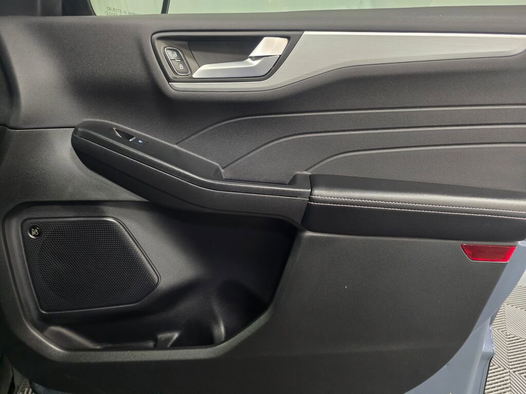 Used 2025 Ford Escape Platinum w/ Premium Technology Package image 24