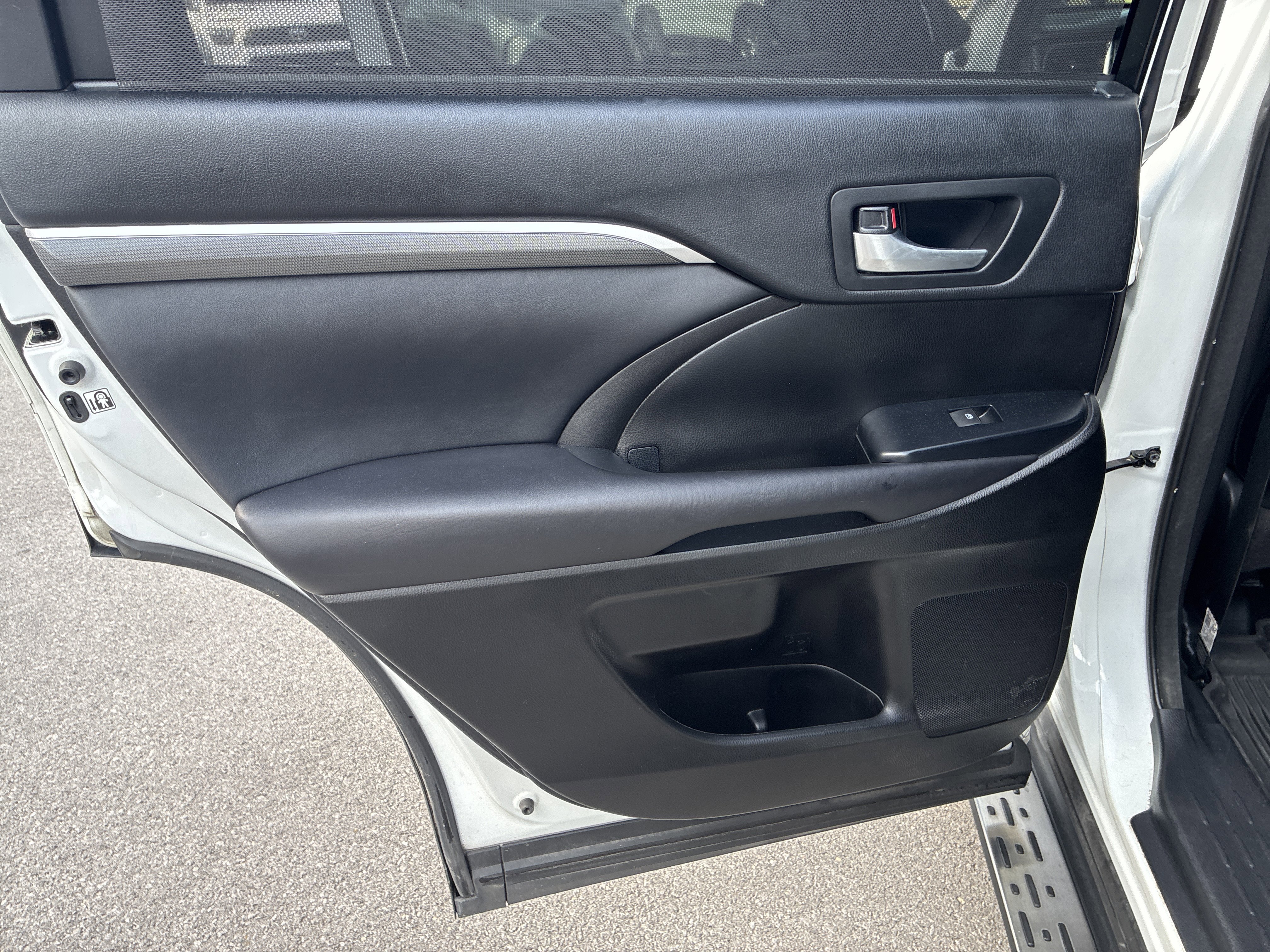 Used 2017 Toyota Highlander SE AWD/4WD image 15