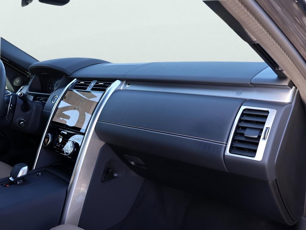 New 2026 Land Rover Discovery Limited Edition image 10