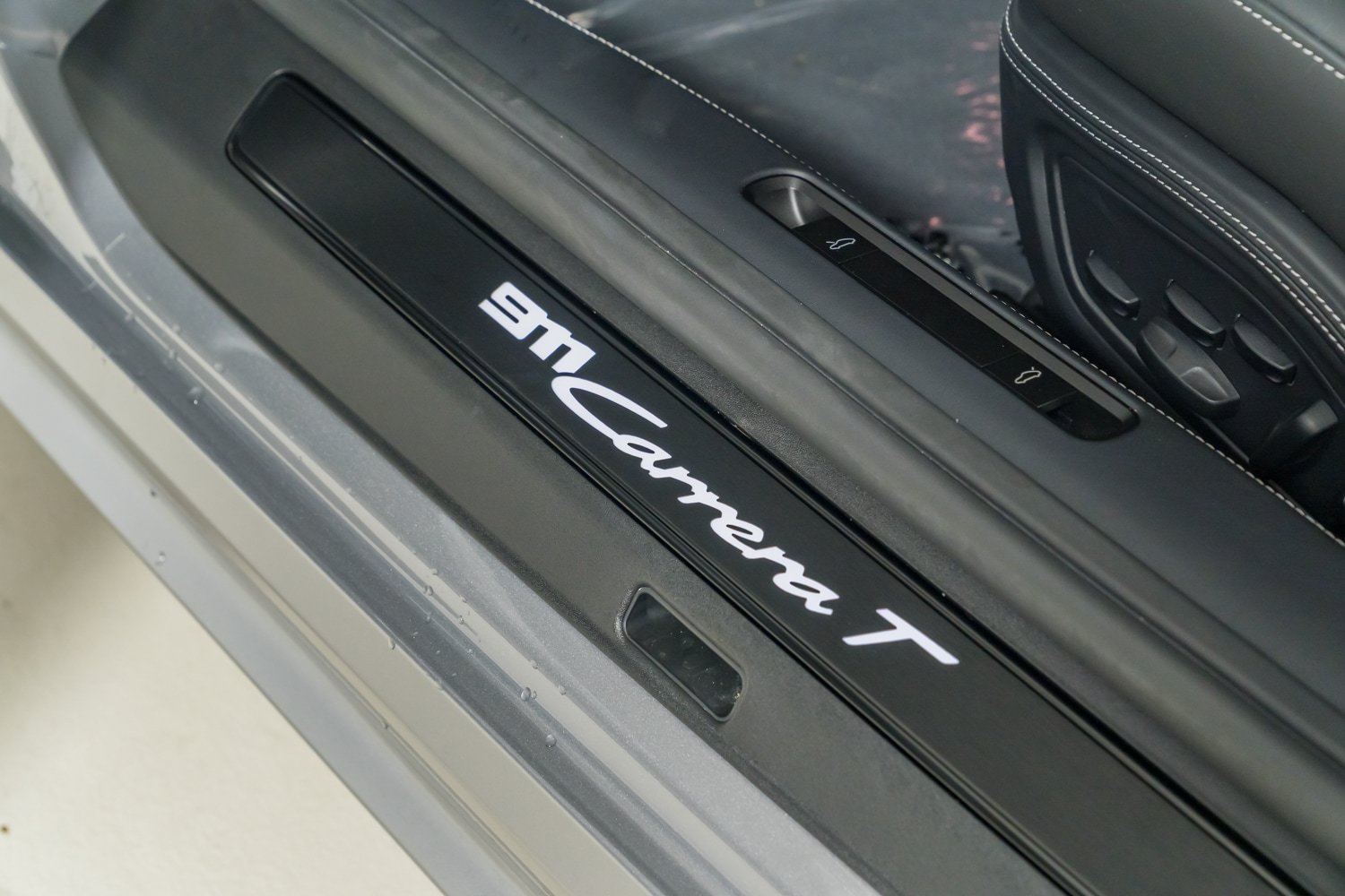 Used 2026 Porsche 911 Carrera T w/ Sportdesign Package RWD image 32