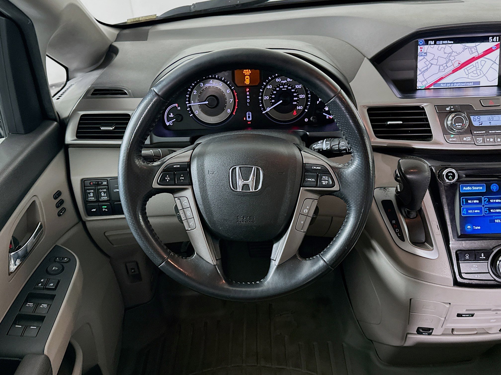 Used 2016 Honda Odyssey Touring Elite image 17