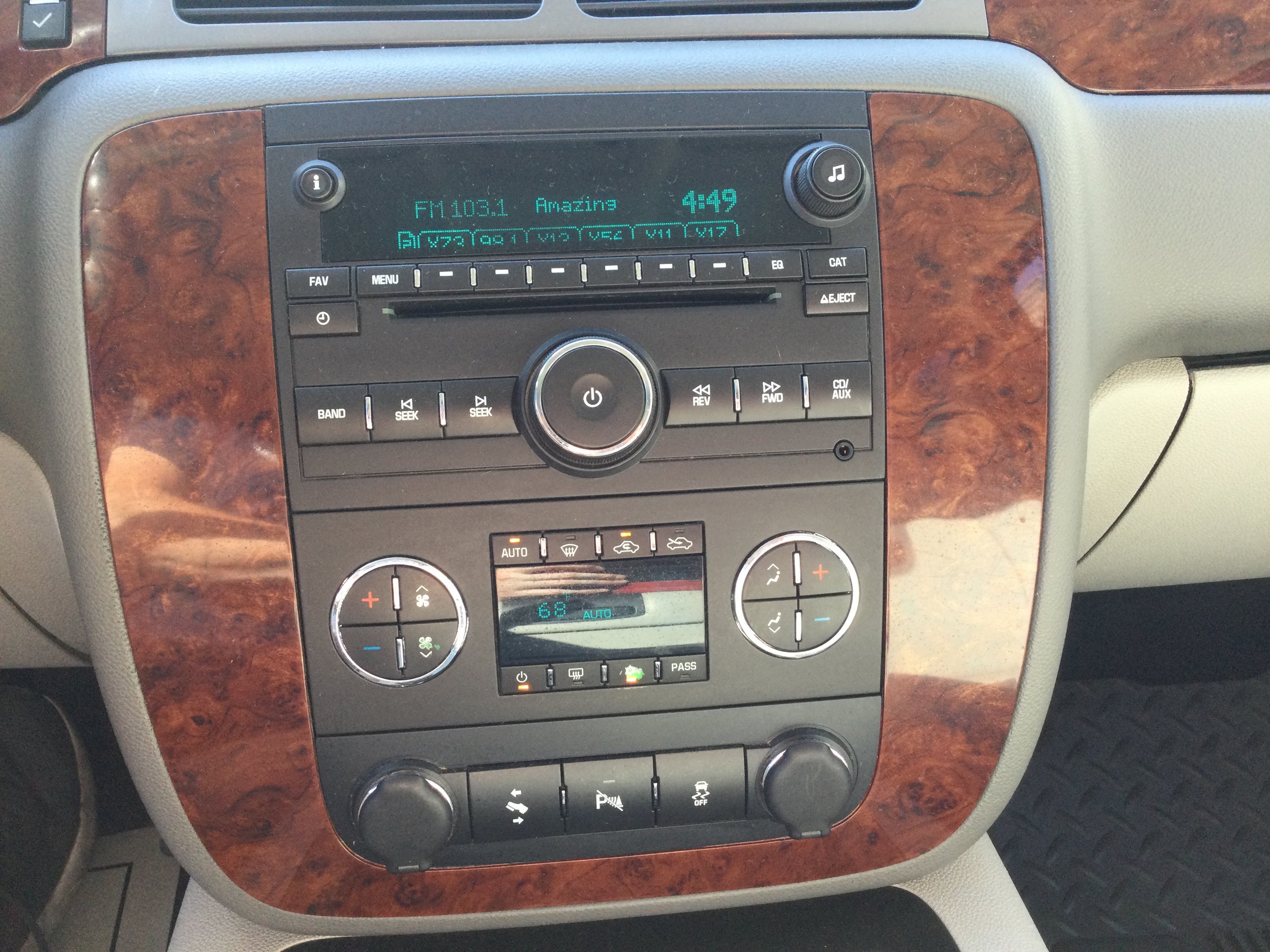 Used 2013 Chevrolet Silverado 1500 LTZ w/ LTZ White Diamond Edition AWD/4WD image 10