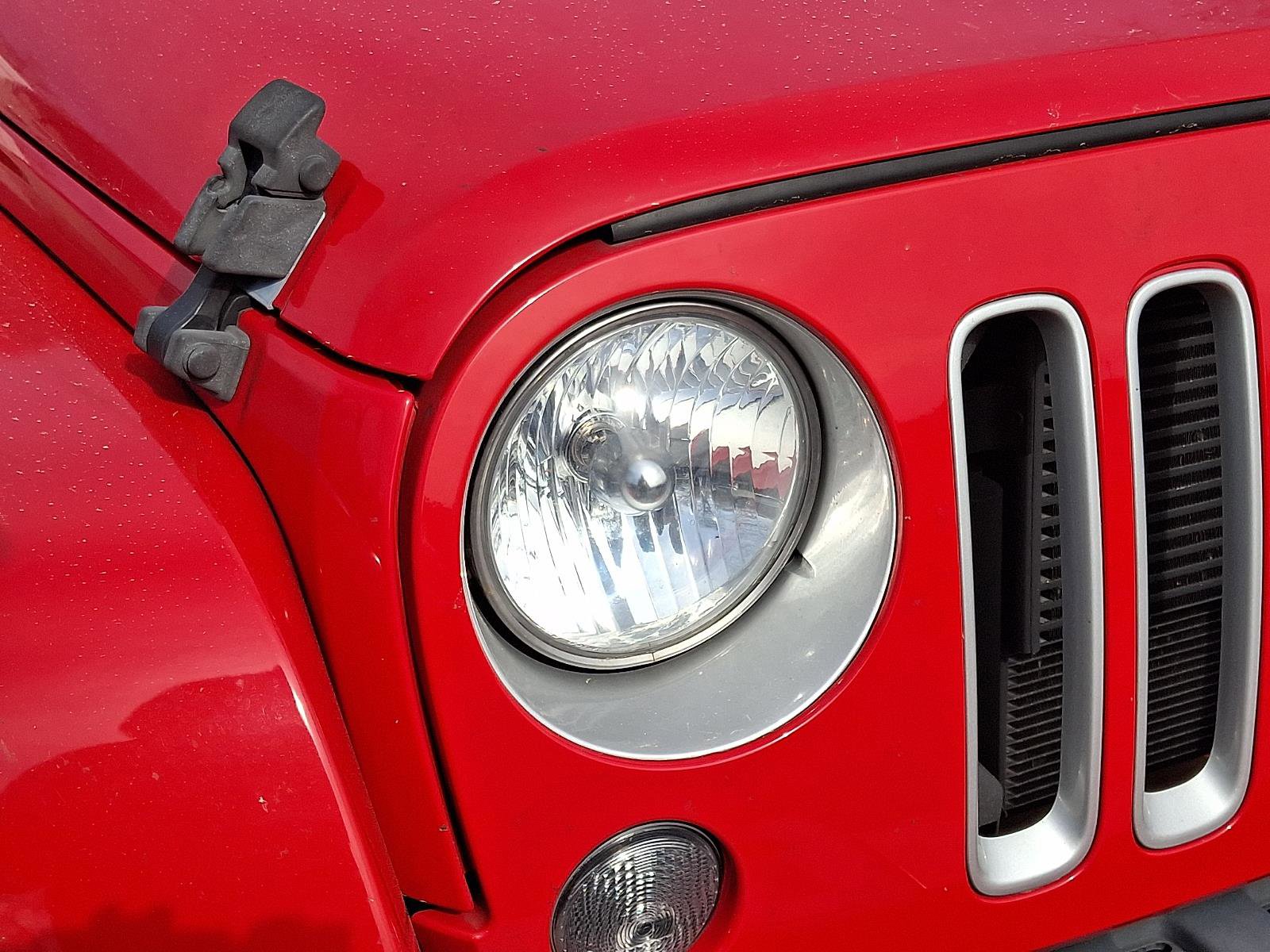 Used 2016 Jeep Wrangler Unlimited Sahara image 12