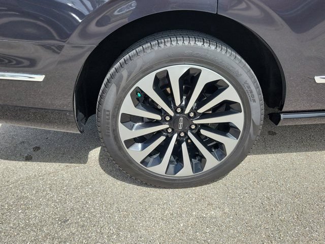 Certified 2024 Lincoln Navigator Reserve AWD/4WD image 10