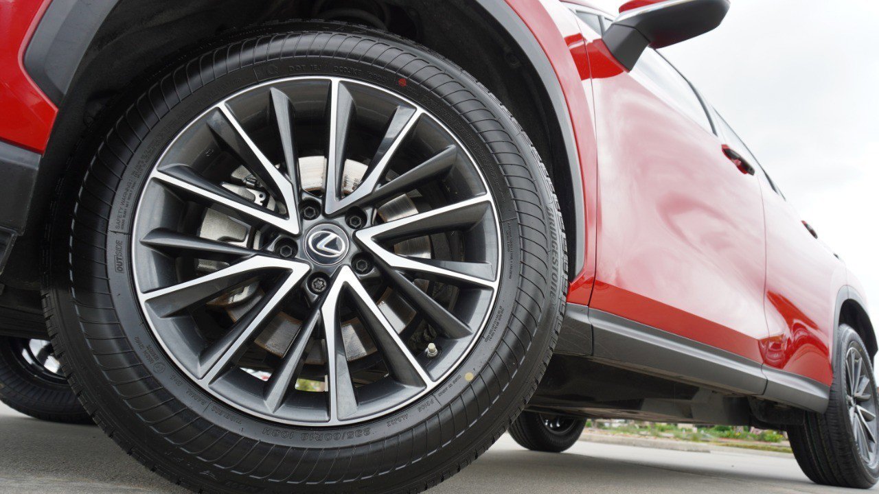 Certified 2023 Lexus NX 250 FWD w/ Towing Package (2000 Lbs) image 11
