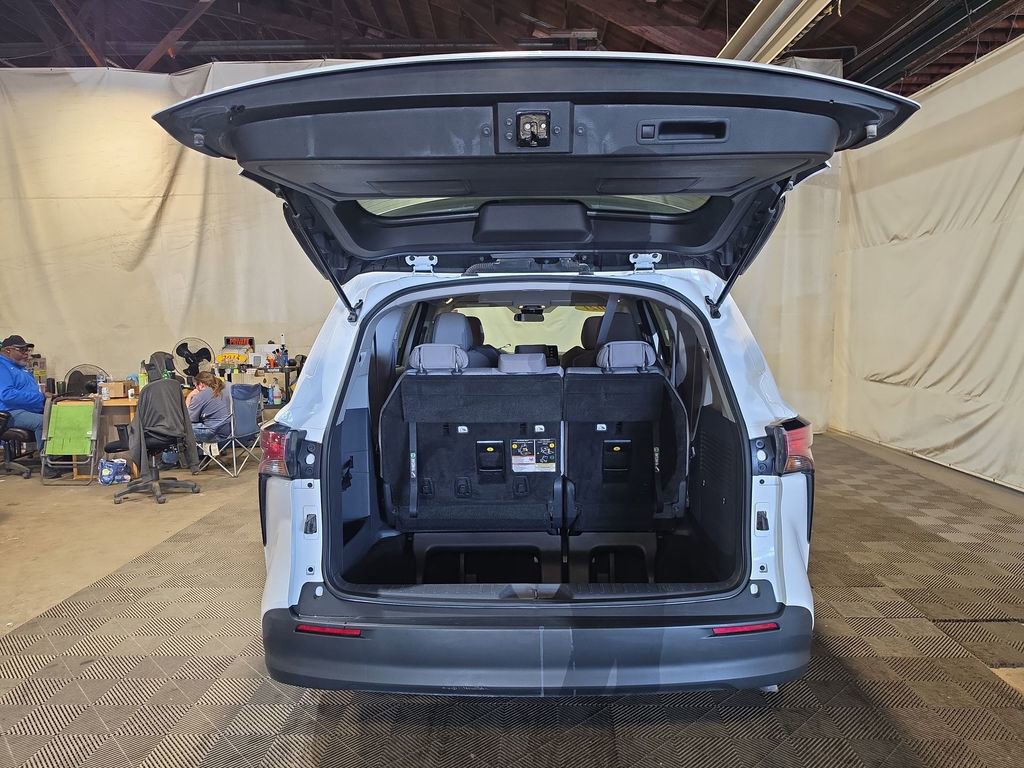 Used 2021 Toyota Sienna LE FWD image 19