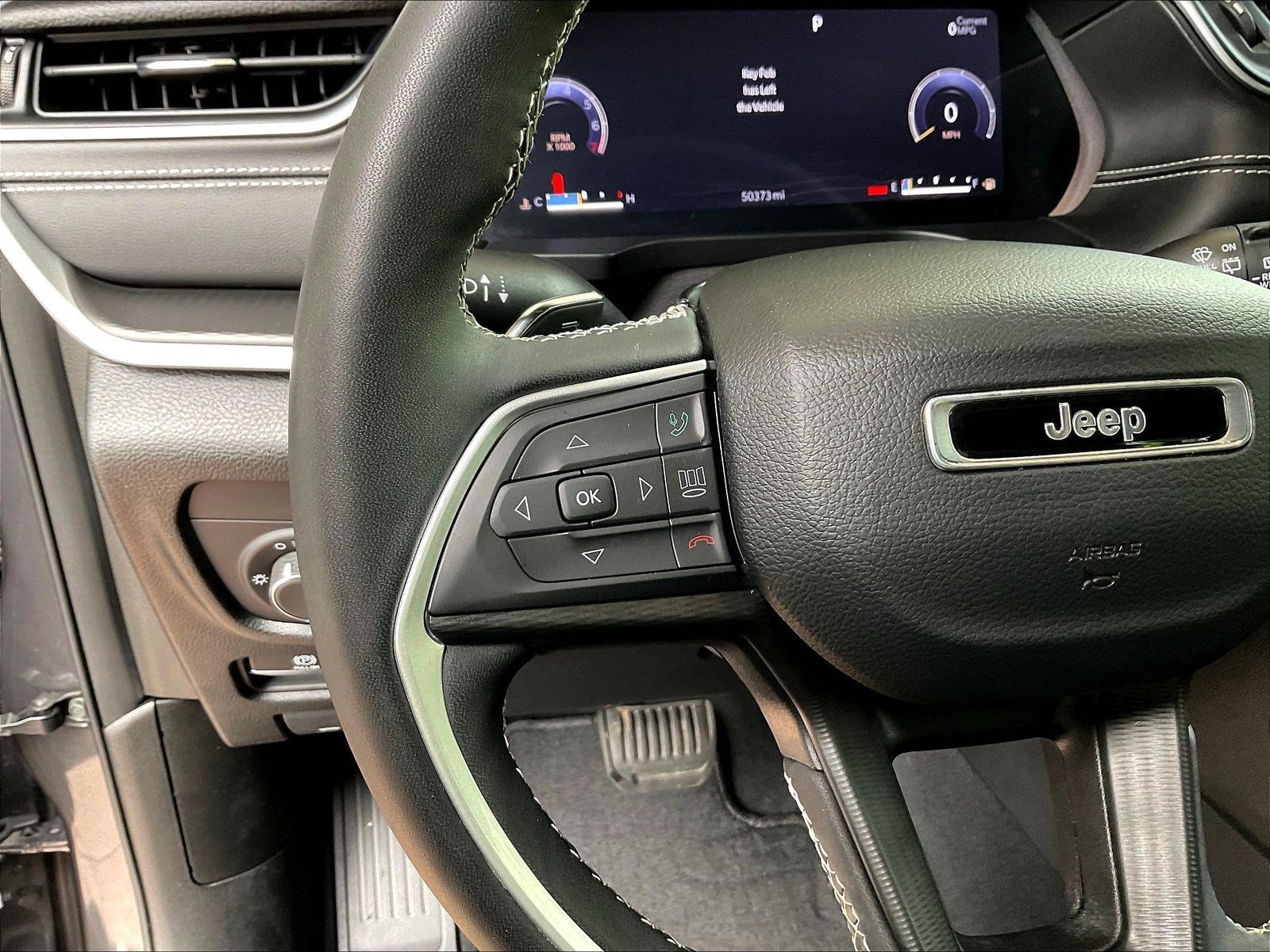Used 2023 Jeep Grand Cherokee Altitude AWD/4WD image 11