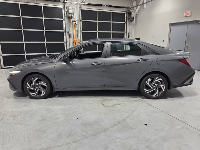 Certified 2025 Hyundai Elantra Sport FWD image 4
