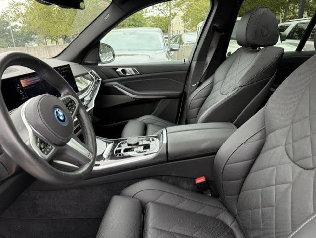 Certified 2025 BMW X5 xDrive50e w/ M Sport Package AWD/4WD image 3