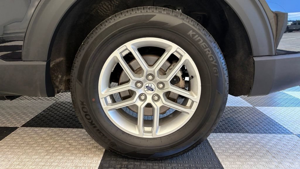 Used 2025 Ford Explorer Active AWD/4WD image 13