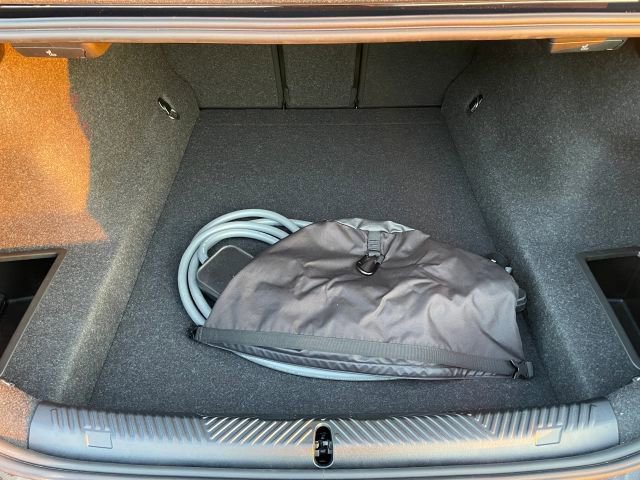 Used 2025 BMW 550e xDrive w/ Premium Package image 47