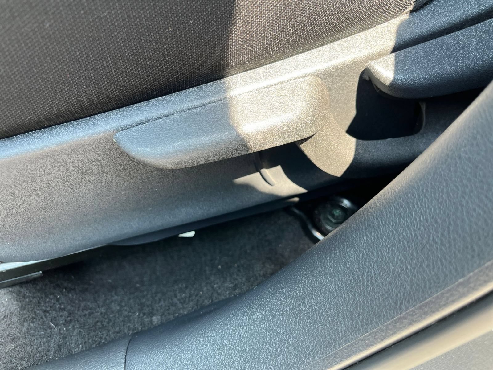 Used 2025 Nissan Versa SV FWD image 18