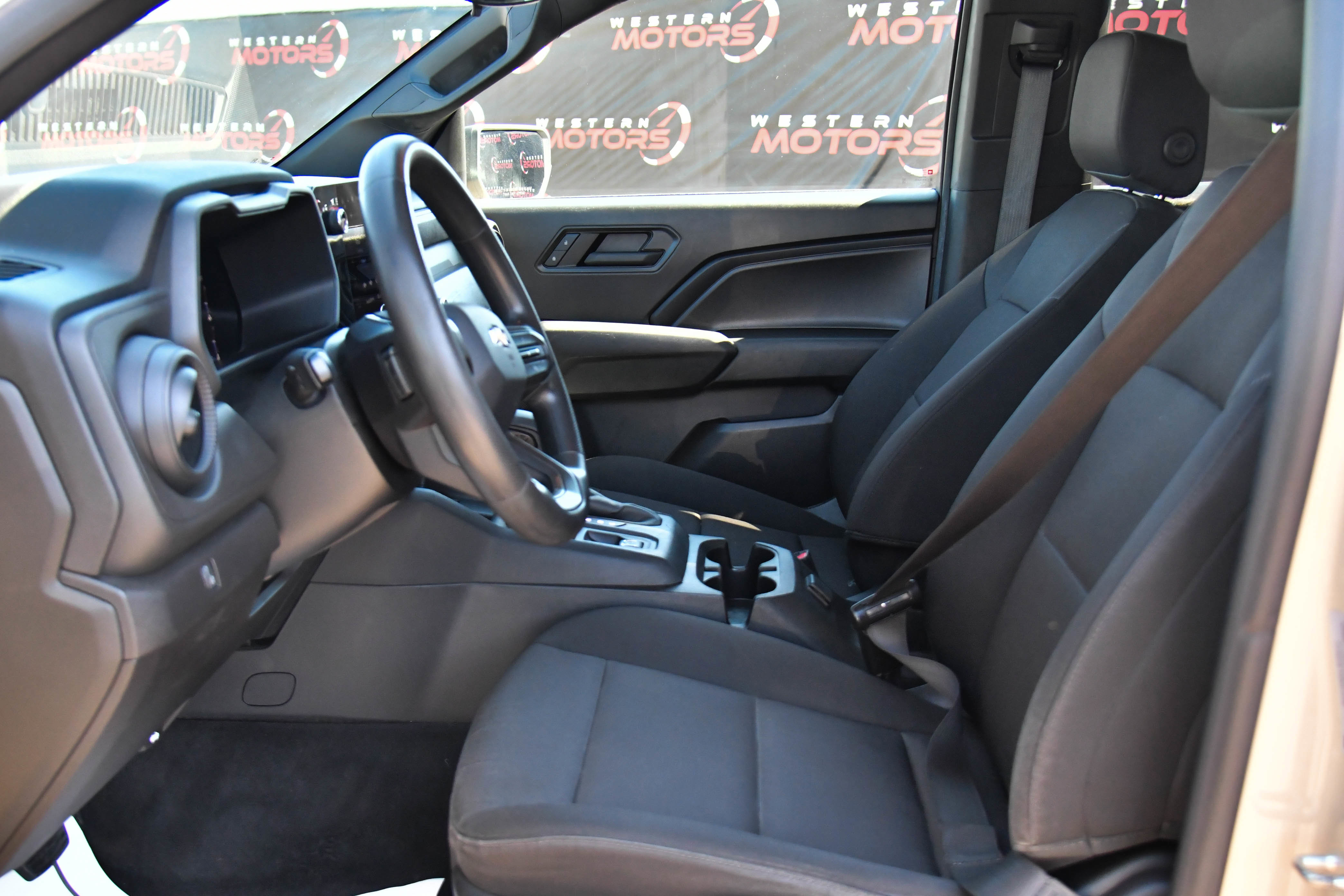 Used 2023 Chevrolet Colorado W/T RWD image 16