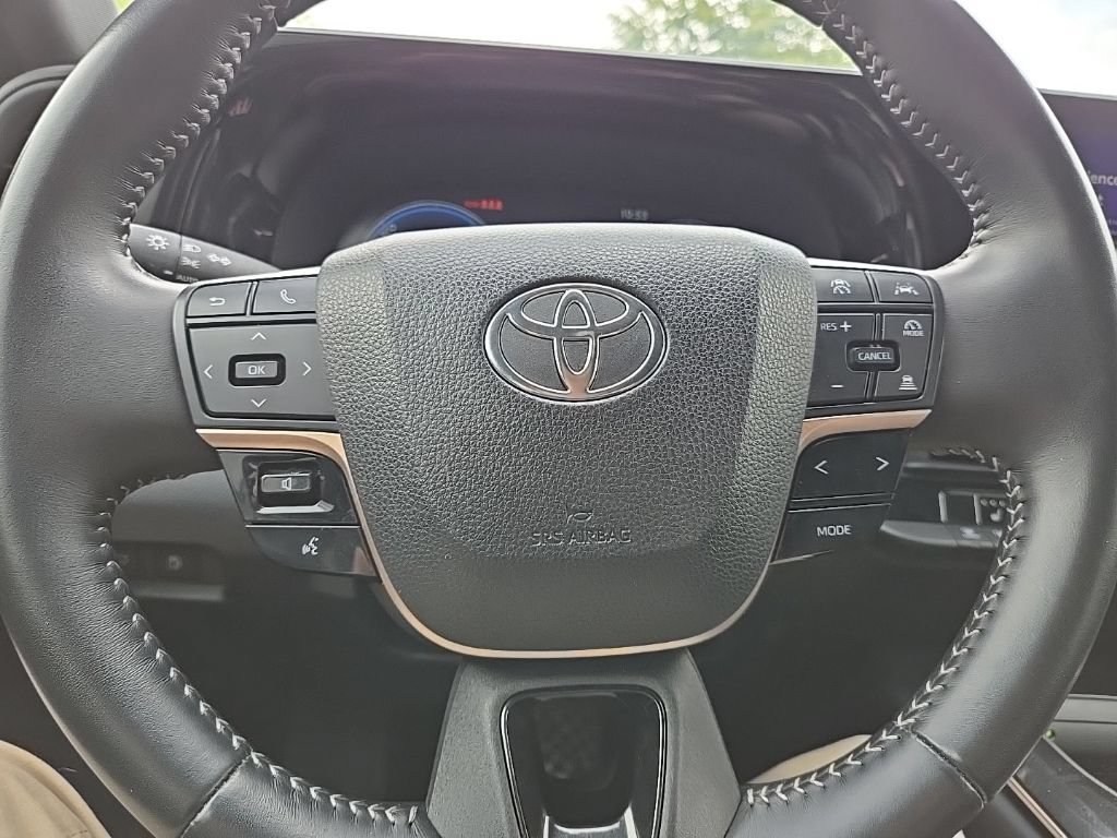 Used 2024 Toyota Crown AWD/4WD image 13