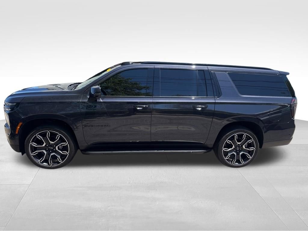 Used 2025 Chevrolet Suburban RST w/ Advanced Technology Package AWD/4WD image 4
