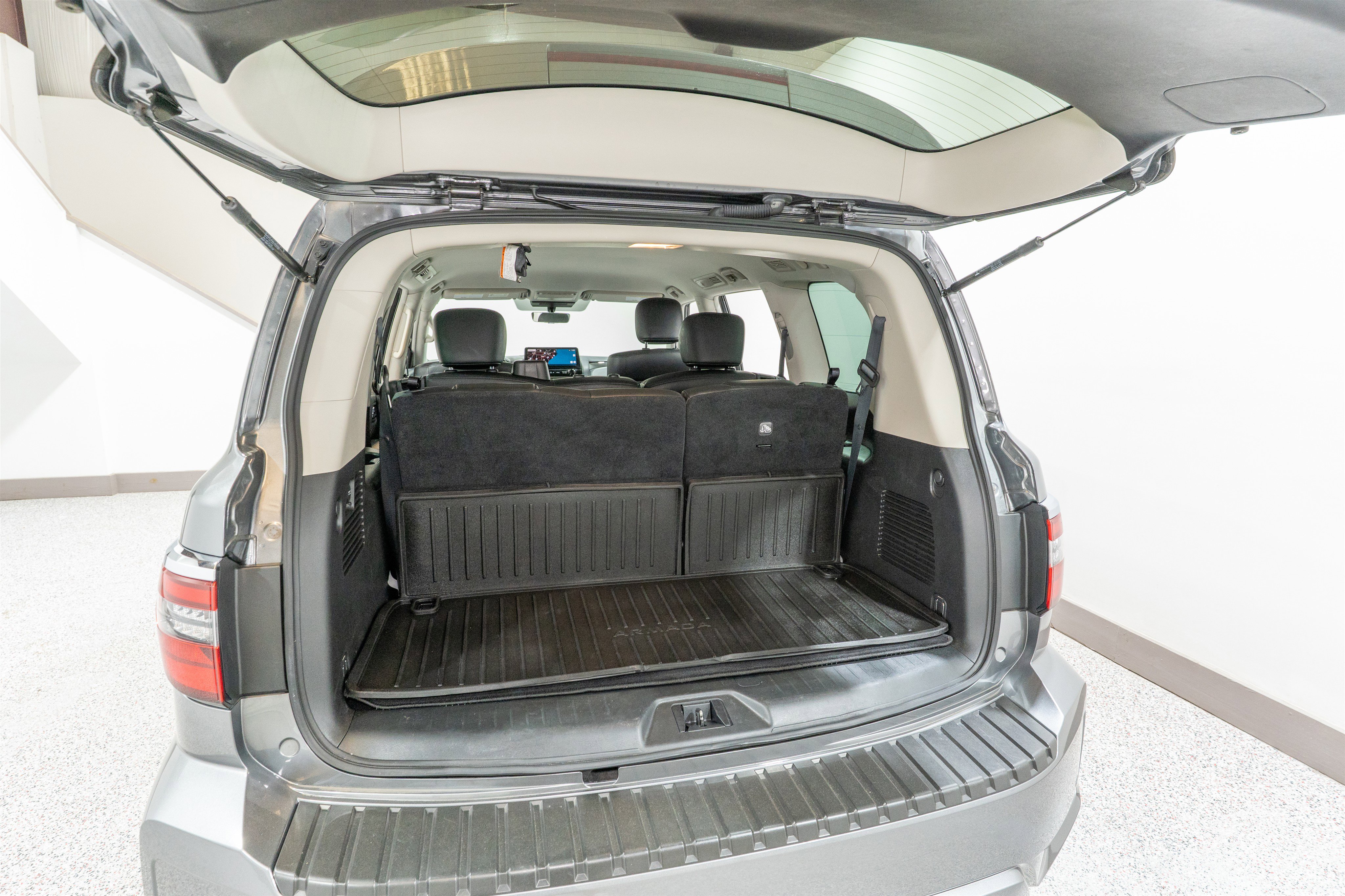 Used 2022 Nissan Armada SV w/ Cargo Package RWD image 33