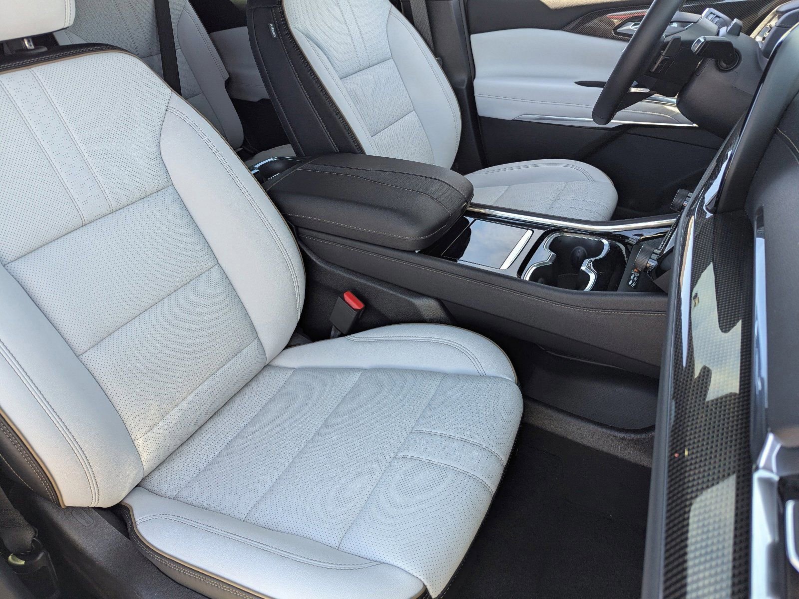 Used 2026 Chevrolet Traverse High Country image 11