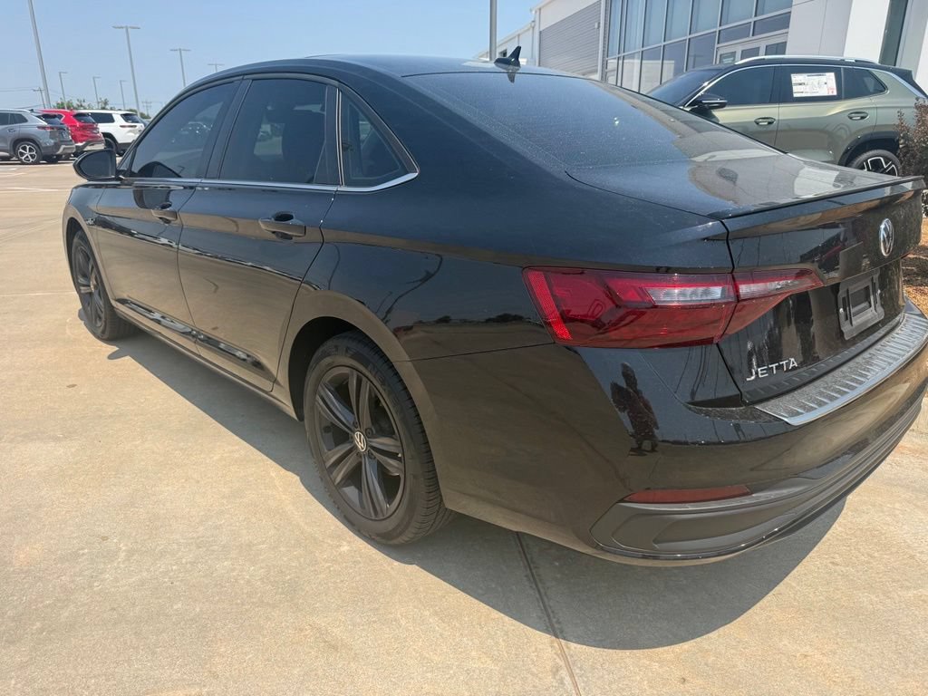 Certified 2023 Volkswagen Jetta SE w/ Panoramic Sunroof Package FWD image 3