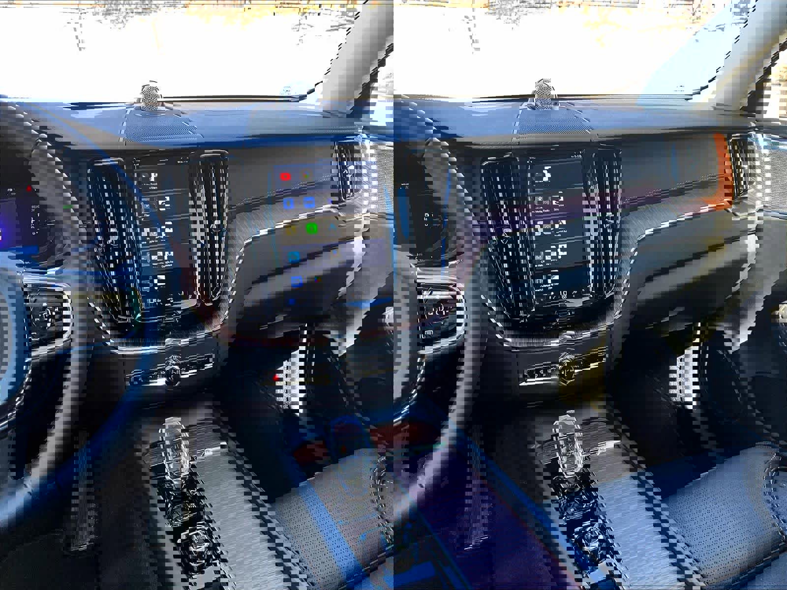 Used 2023 Volvo XC60 T8 Ultimate image 9