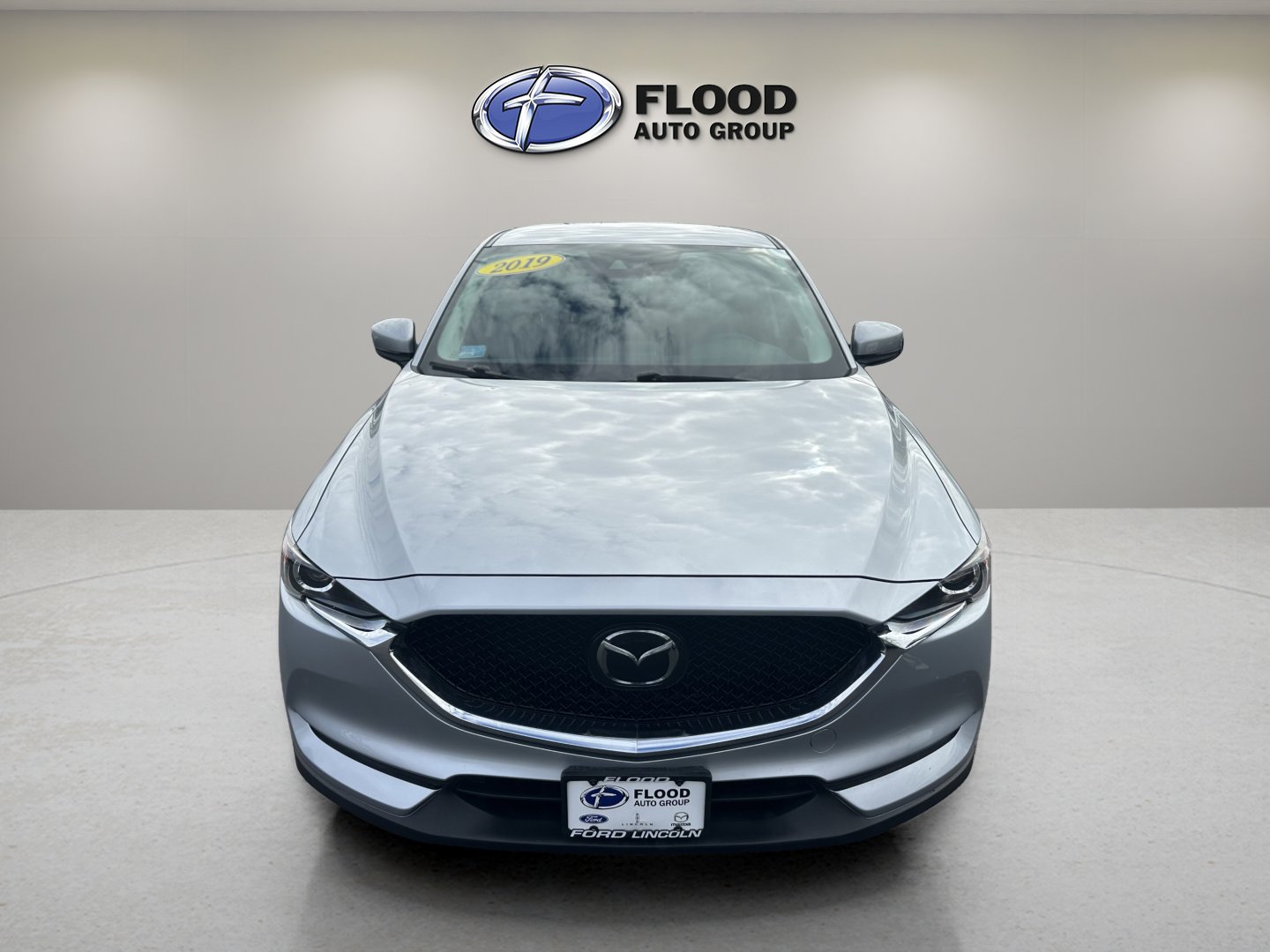 Used 2019 MAZDA CX-5 Touring image 2
