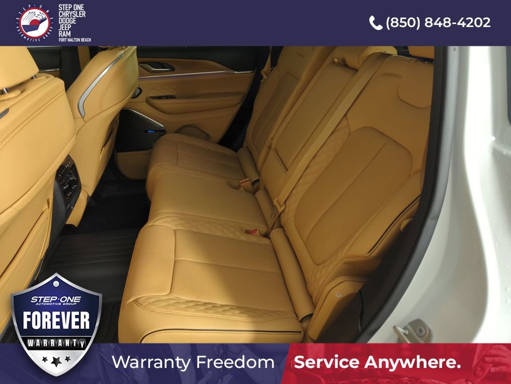 Used 2023 Jeep Grand Cherokee Summit AWD/4WD image 30