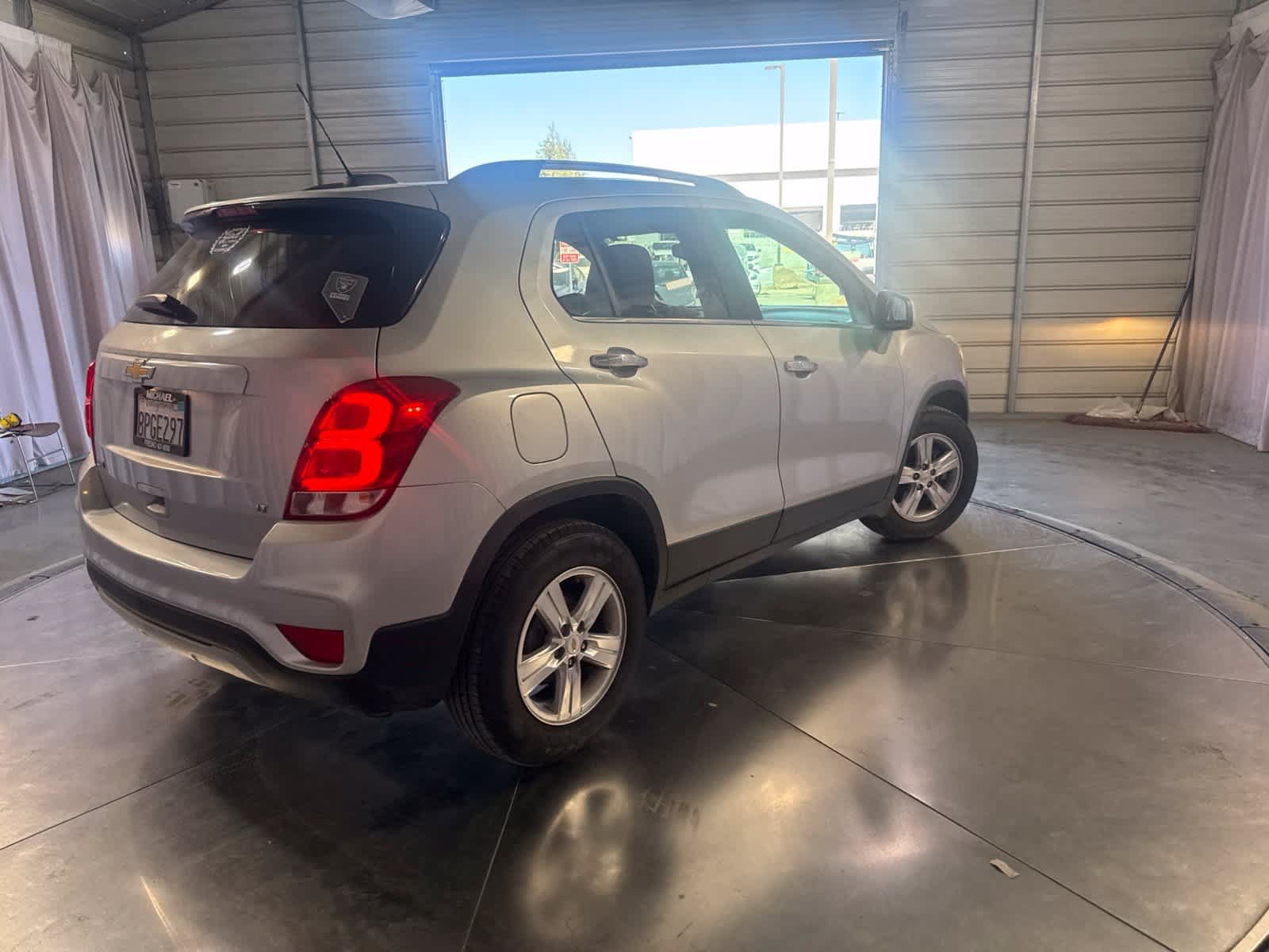 Used 2019 Chevrolet Trax LT w/ LT Convenience Package FWD image 4