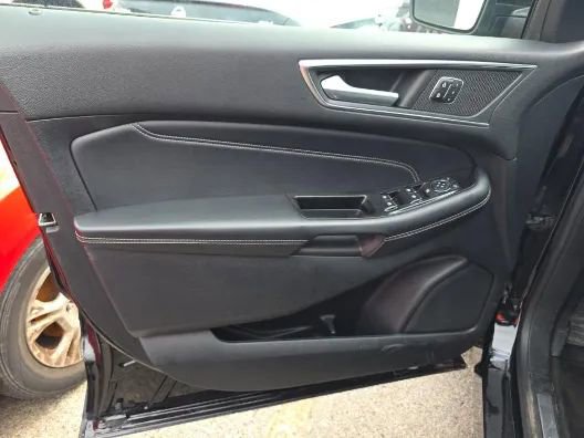 Used 2018 Ford Edge Titanium w/ Equipment Group 301A image 15