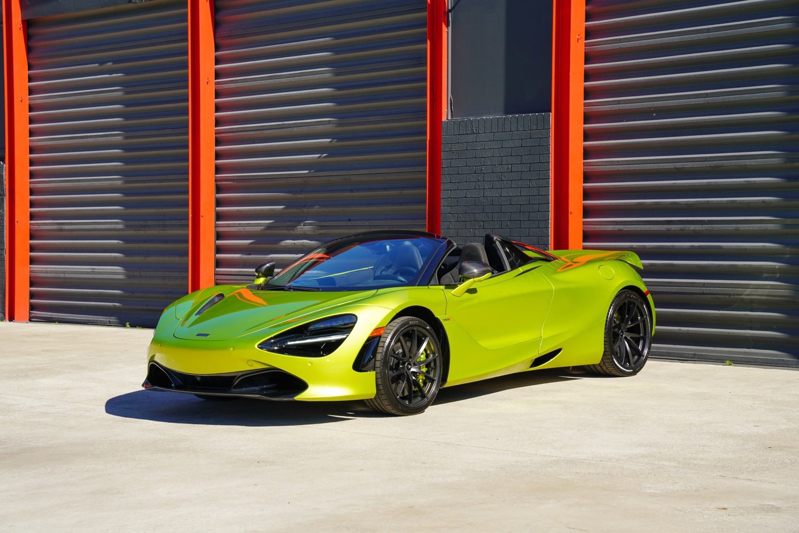 Used 2022 McLaren 720S Luxury image 1