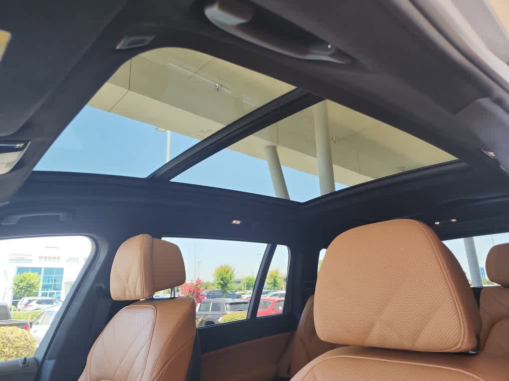 Used 2024 BMW X7 xDrive40i w/ M Sport Package AWD/4WD image 16