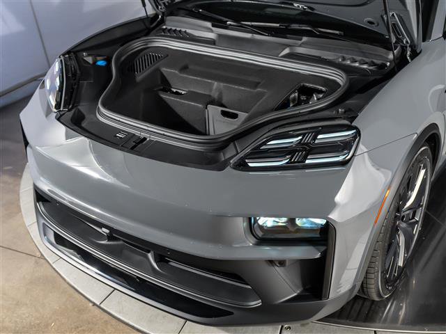 New 2026 Porsche Macan GTS Electric AWD/4WD image 18