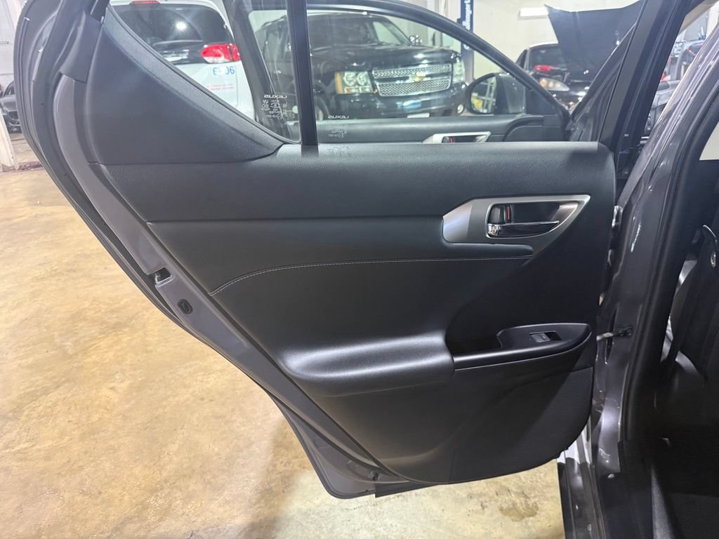 Used 2015 Lexus CT 200h FWD image 32