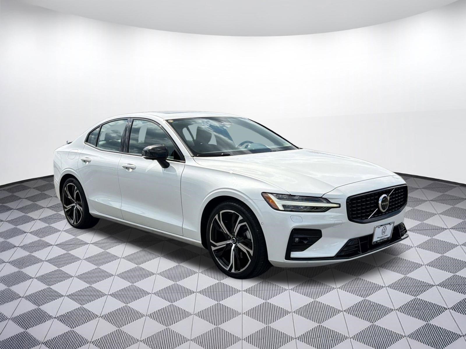 Used 2024 Volvo S60 B5 Plus AWD/4WD image 7
