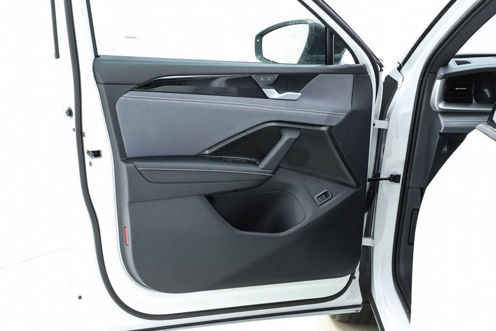 New 2026 Volkswagen Tiguan SE R-Line image 18