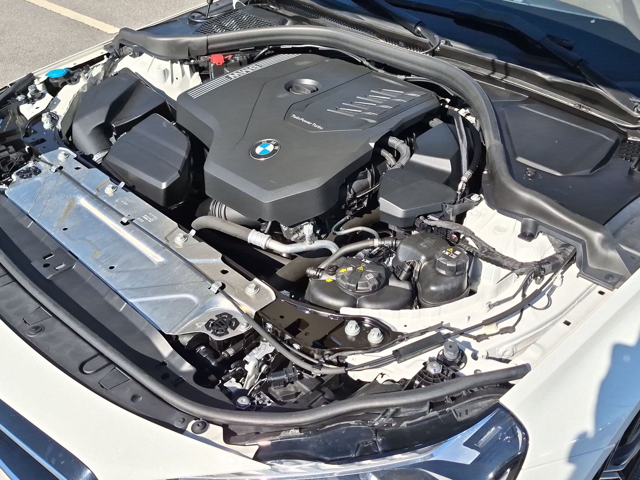Used 2024 BMW 230i Coupe w/ Convenience Package RWD image 34