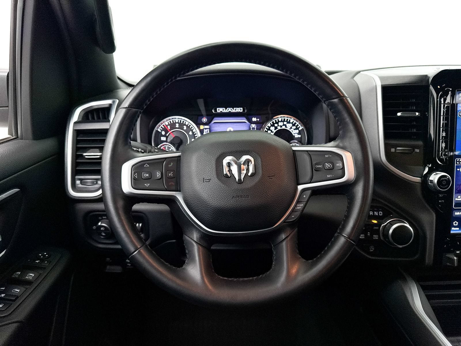 Used 2023 RAM 1500 Big Horn AWD/4WD image 3