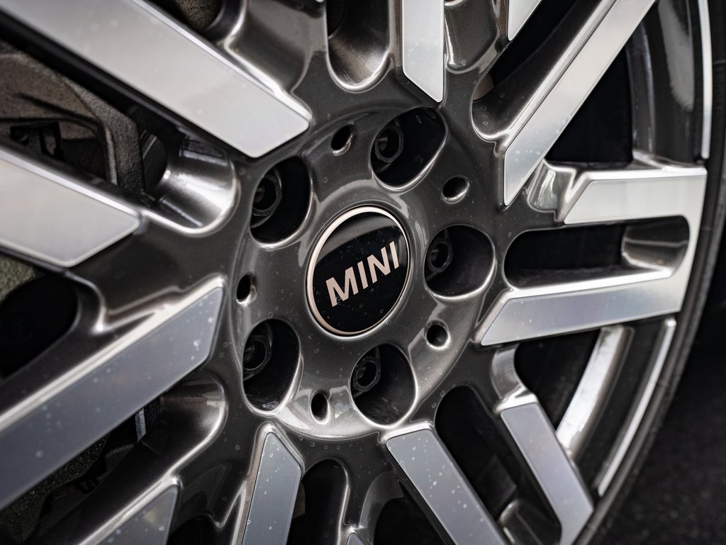 Certified 2025 MINI Cooper 2-Door Hardtop image 8