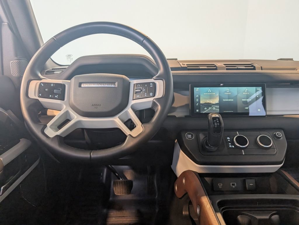 Used 2024 Land Rover Defender 110 SE image 16