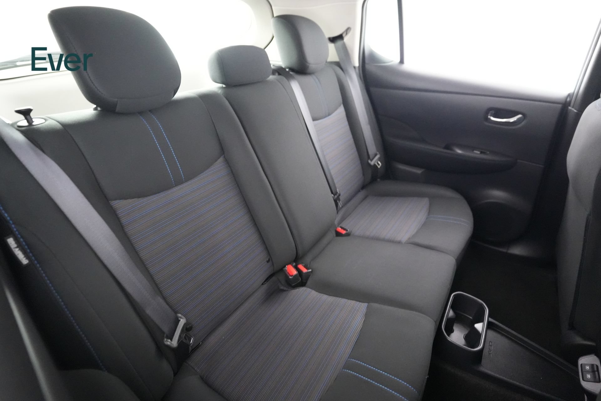 Used 2025 Nissan Leaf S FWD image 5