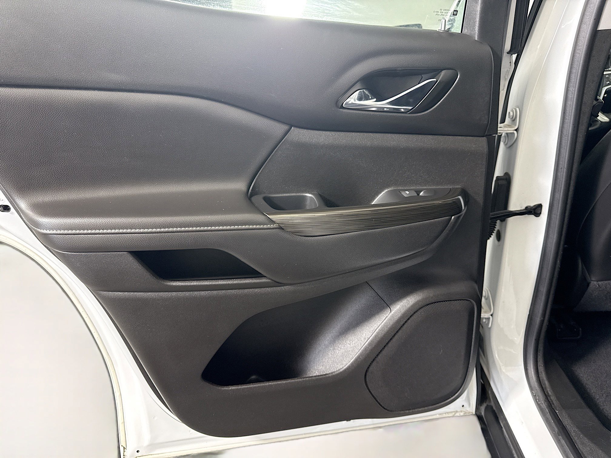 Used 2023 GMC Acadia SLT image 26