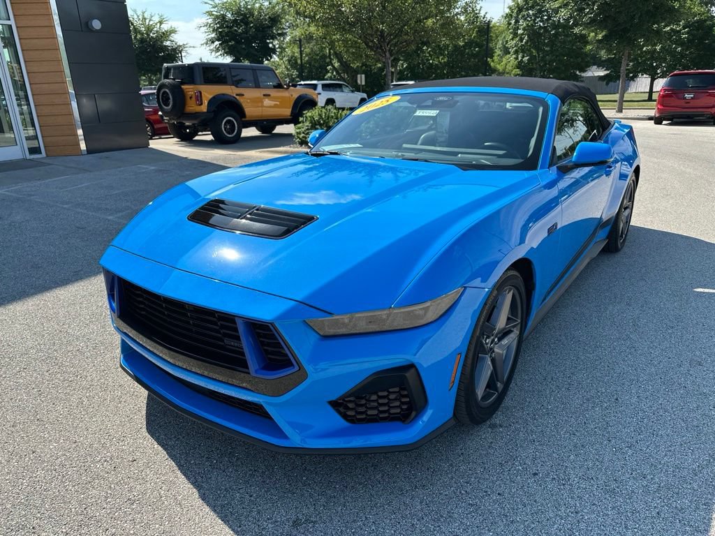 Used 2025 Ford Mustang GT Premium RWD image 2