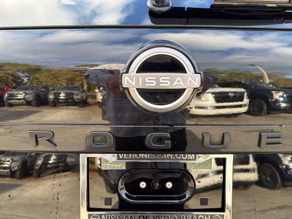 Certified 2023 Nissan Rogue SV w/ SV Premium B Package image 10